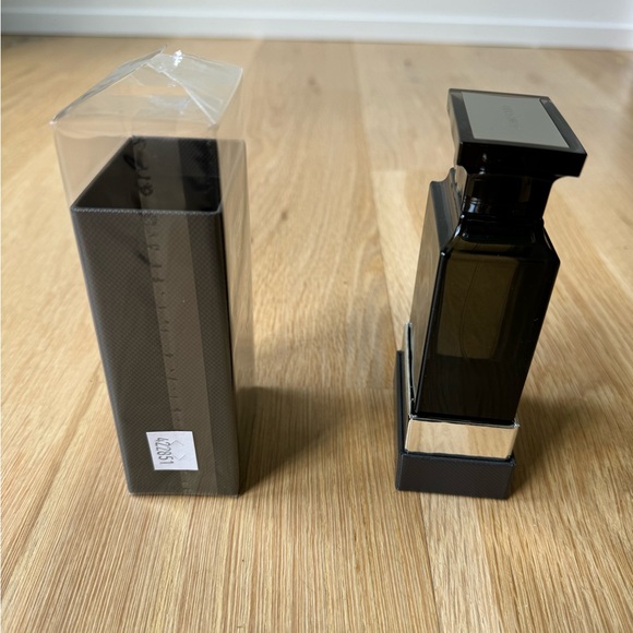 TOM FORD | Oud Wood Eau De Parfum 100ml 3.4oz - Picture 6 of 7